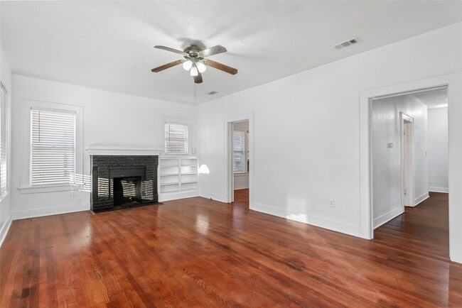 Building Photo - 5708 Live Oak St