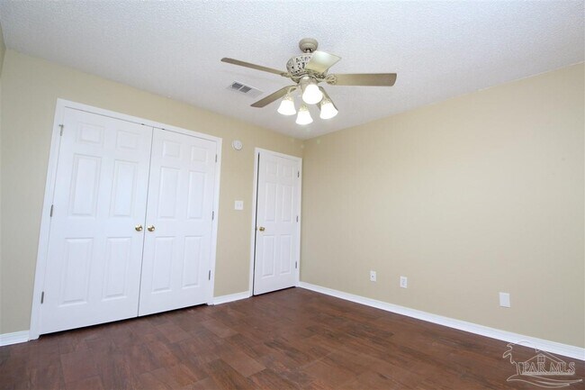Building Photo - 2042 Hamilton Crossing Dr