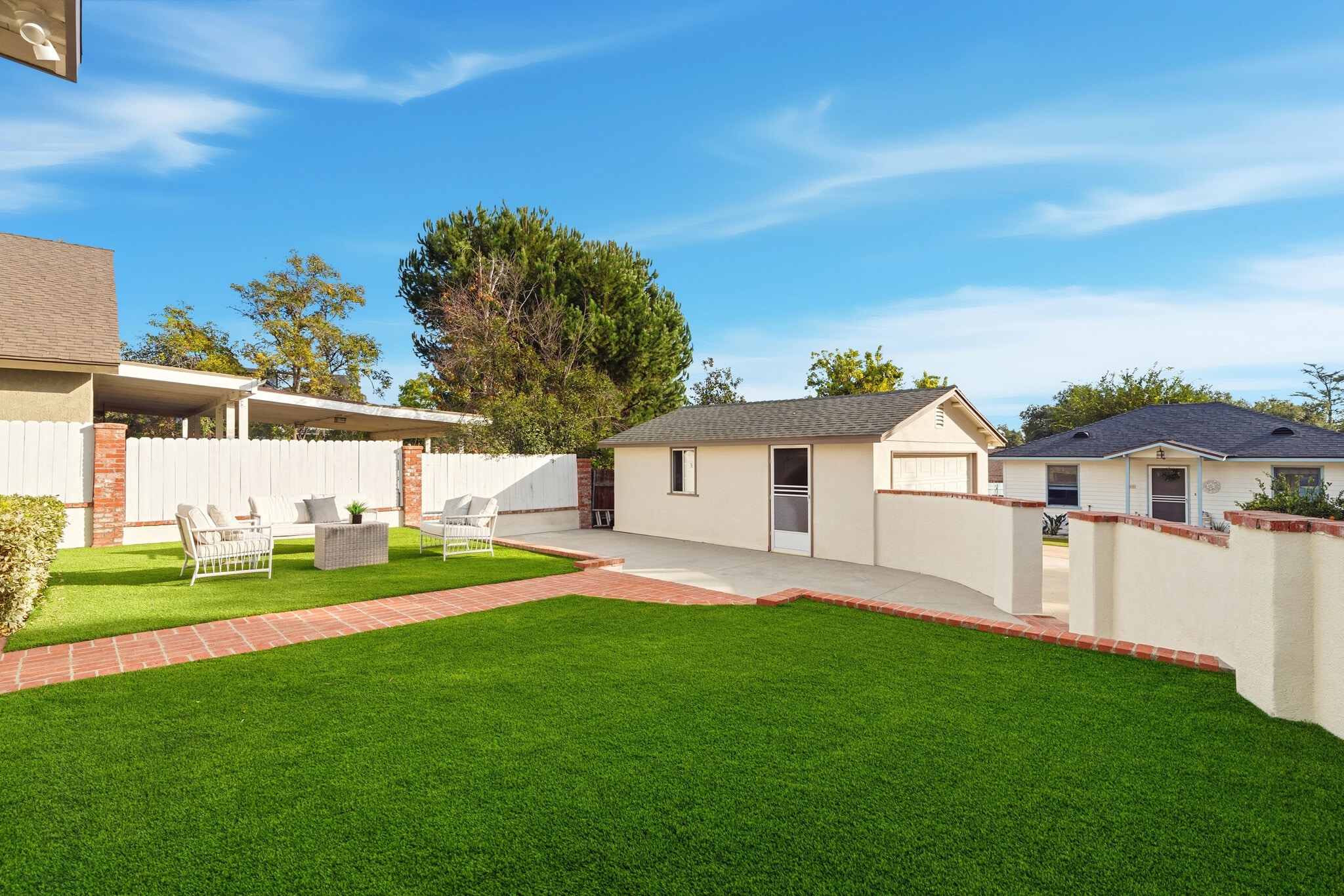 Large back yard and patio - 274 W Laurel Ave