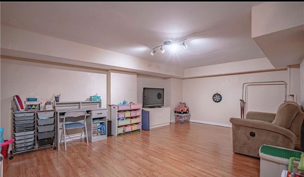 Building Photo - 5727 Greens Dr