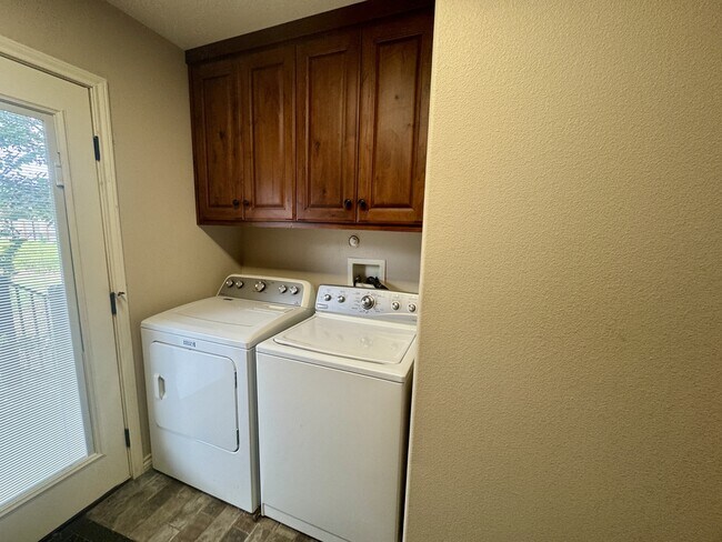 Building Photo - 34 Ridge Dr