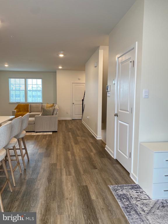 Building Photo - 7530 Daybreak Dr