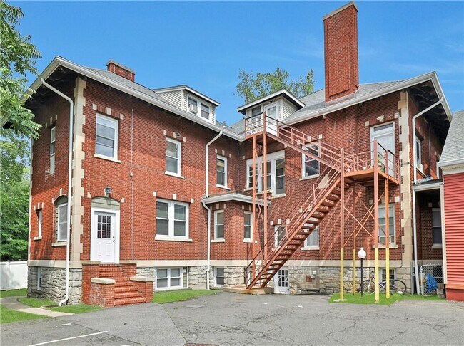 Building Photo - 12 Lincoln Pl