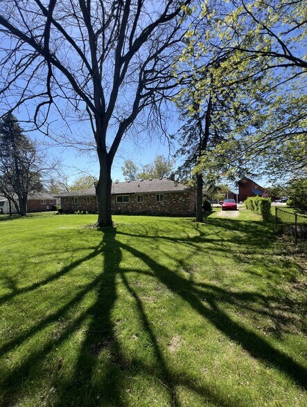 Primary Photo - 184 N John St