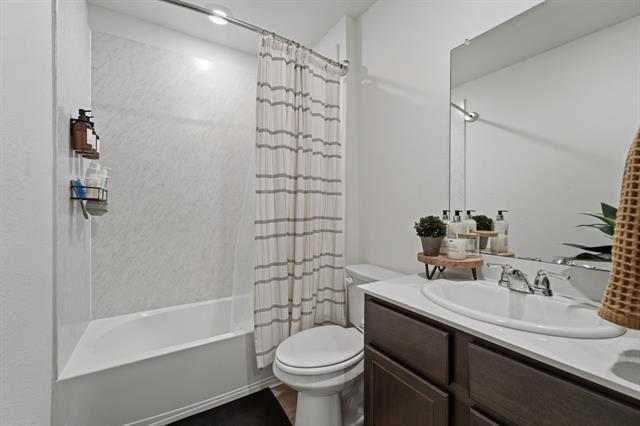 Building Photo - 124 Creek End Dr