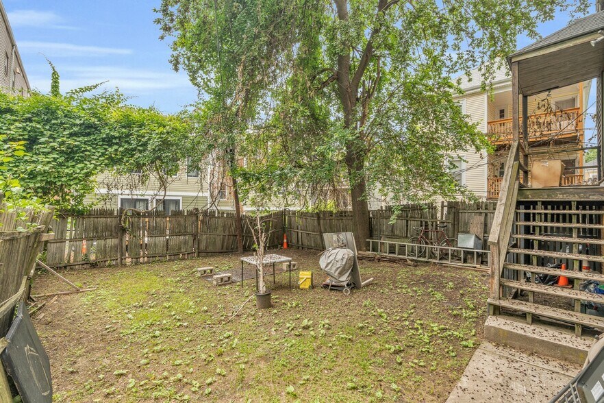 Building Photo - 5 Sachem St