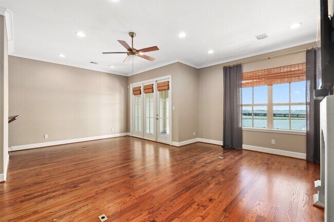 Building Photo - 17 Armand Shore Dr