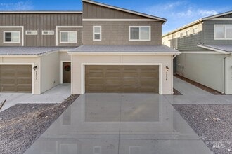 Building Photo - 5738 Cherry Ln