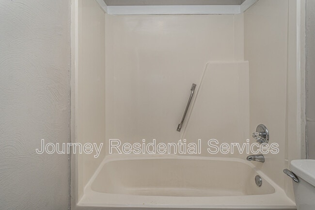 Building Photo - 1547 Bingham Dr