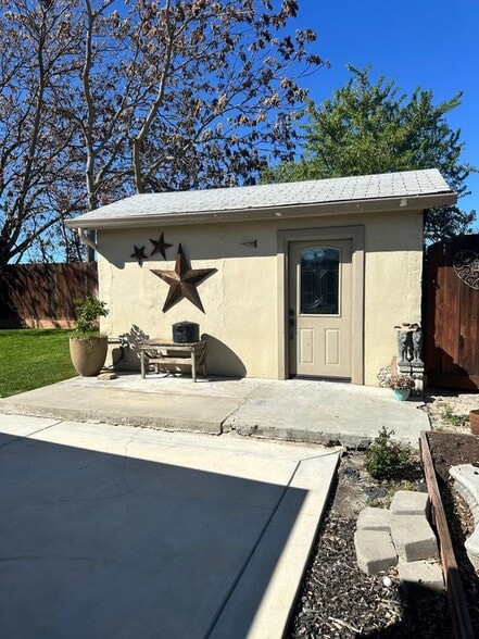 Building Photo - 471 Bernal Ave