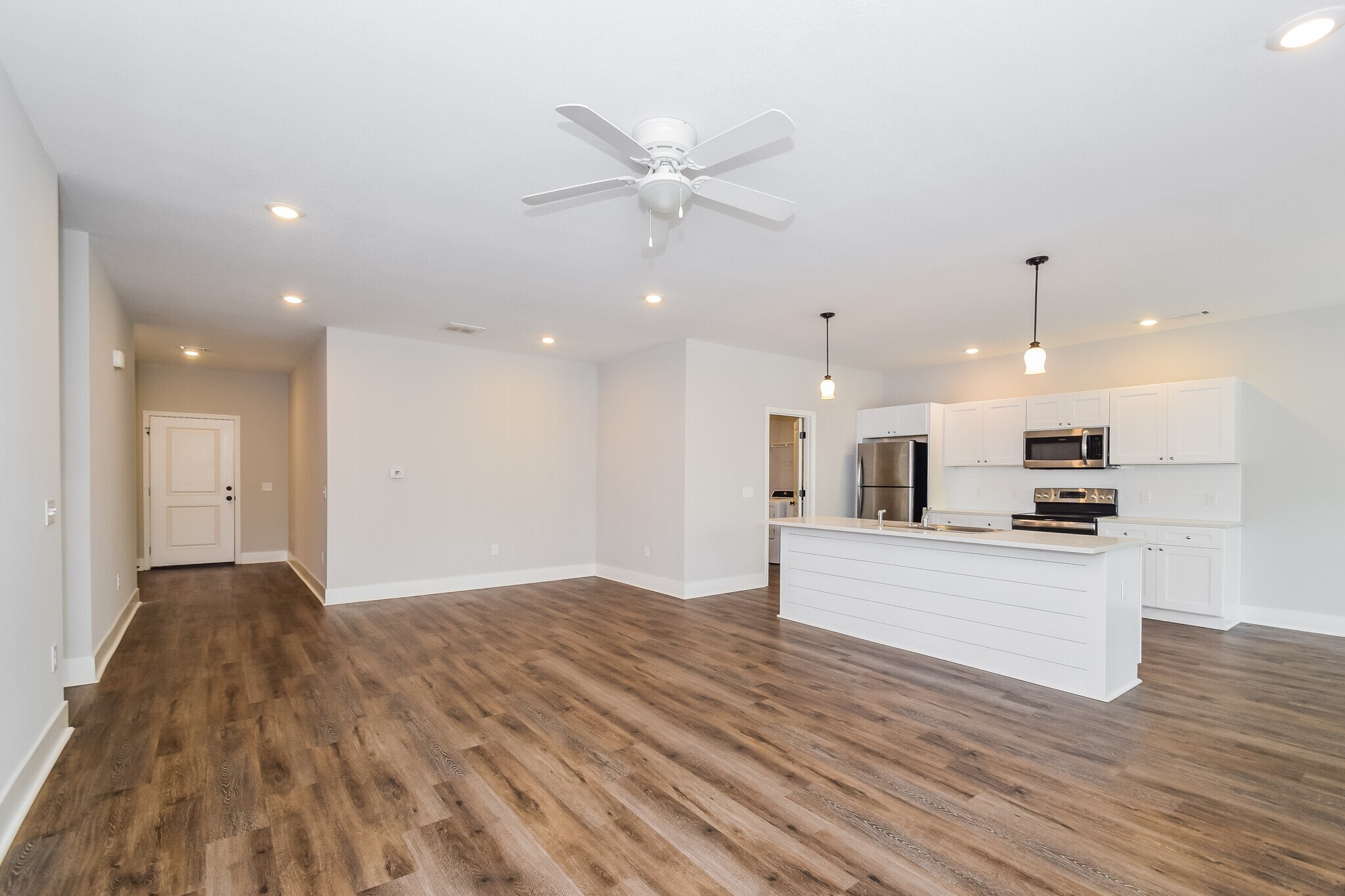 Building Photo - 1047 Autumns Wood Cir E