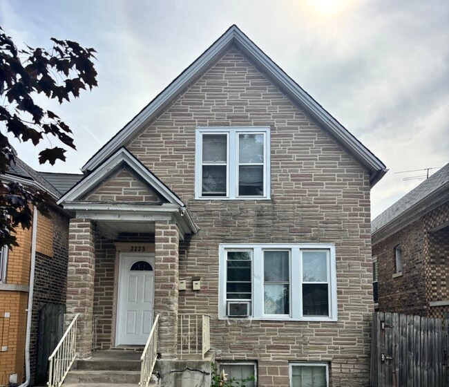 Building Photo - 2223 N La Crosse Ave