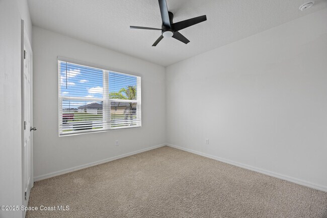 Building Photo - 1305 Valley View Ave