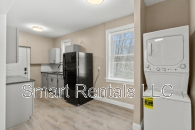 Building Photo - 4209 Ellenwood Ave