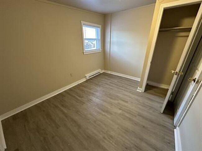 Building Photo - 25 Conestoga St