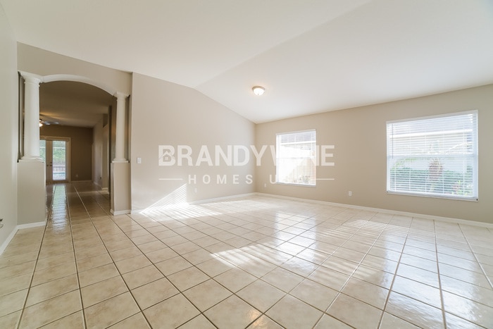 Building Photo - 1427 Lake Shore Ranch Dr