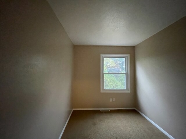 Building Photo - 804 Lindenwood Dr S