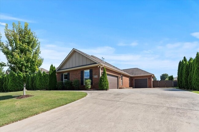 Building Photo - 121 Hilltop Ridge Dr