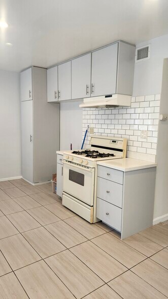 Building Photo - 312 E Dryden St