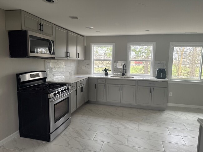 Building Photo - 403 Palomino Ct