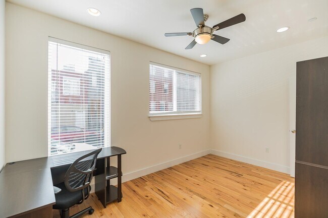 Building Photo - 910 N 19th St