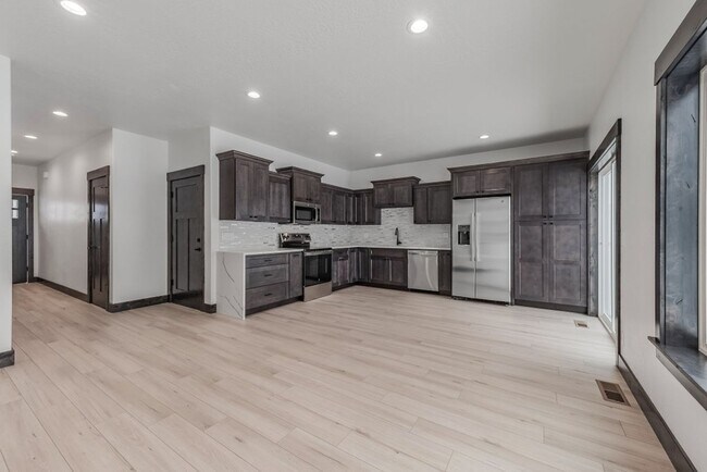 Building Photo - Brand New 3 bed 2.5 townhome