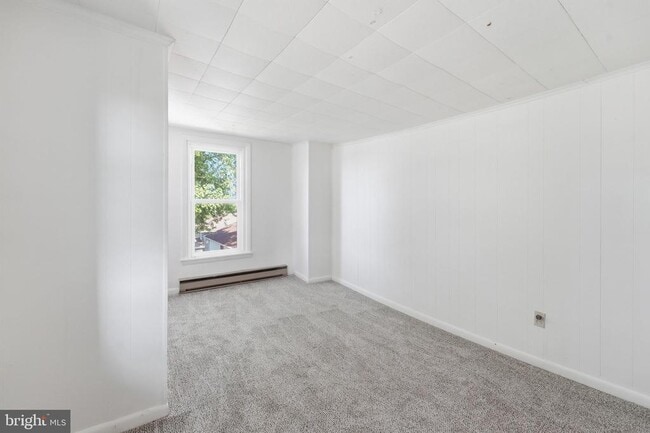 Building Photo - 815 N Maple Ave