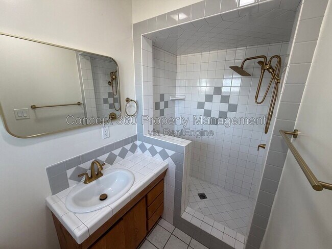 Building Photo - 3610 W 230th St