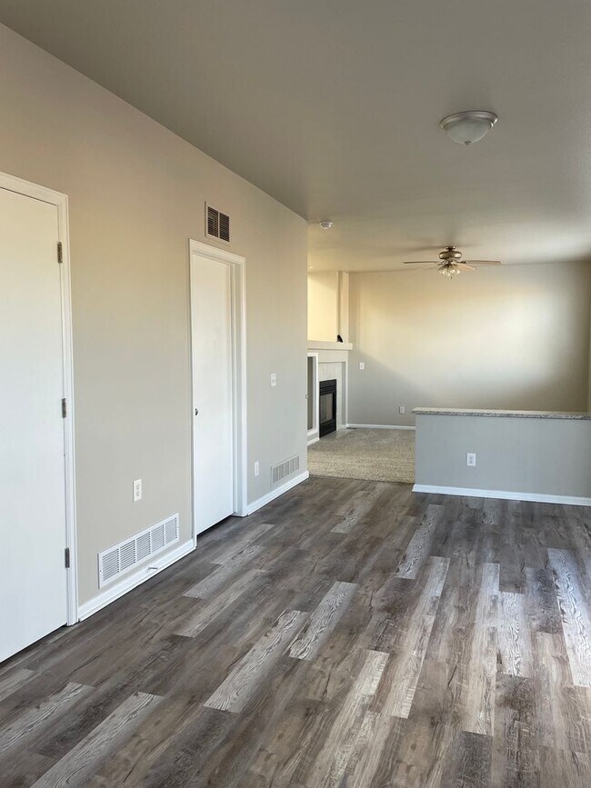 Building Photo - Renovated Home with A/C!