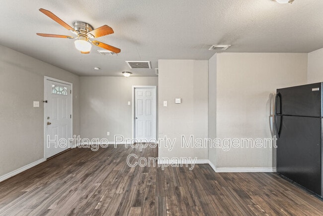 Building Photo - 315 Pool Dr