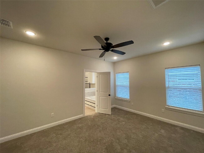 Building Photo - For lease
