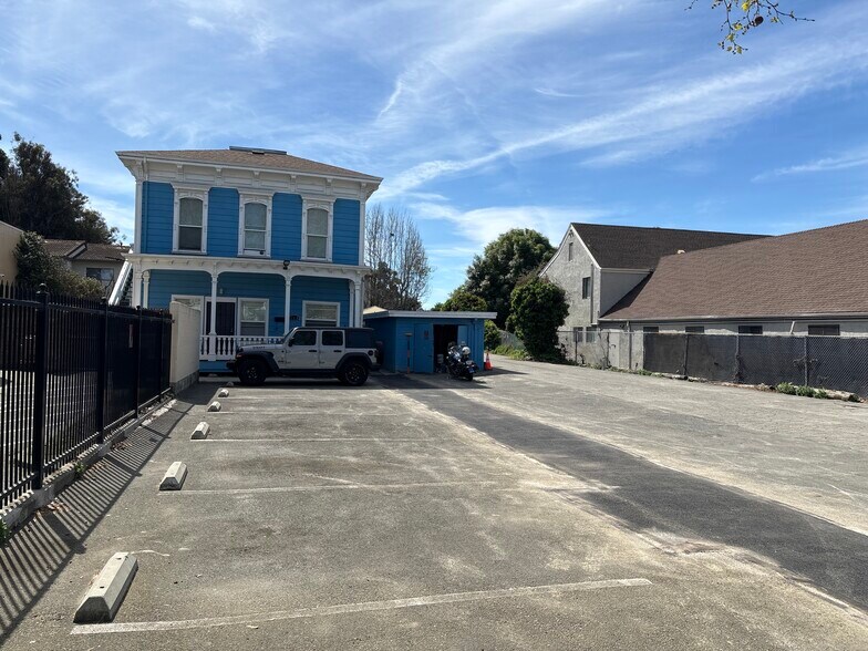 Moat house built in 1898 - 124 Lewelling Blvd