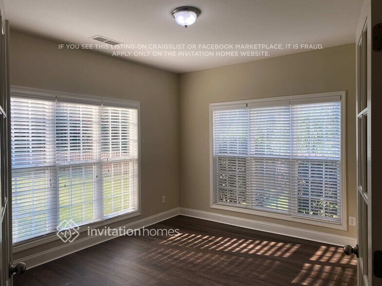 Building Photo - 4001 Sedgewick Rd