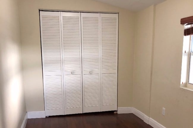 Building Photo - 812 W Lakewood Rd