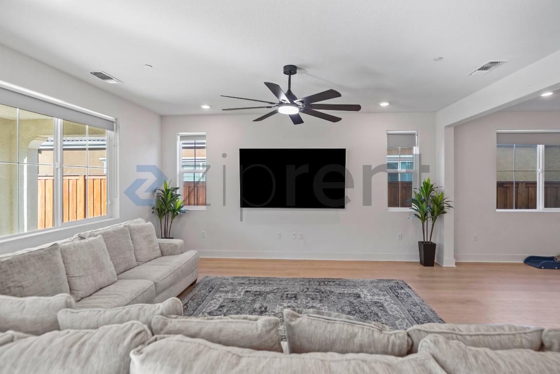 Building Photo - 6795 Paseo St