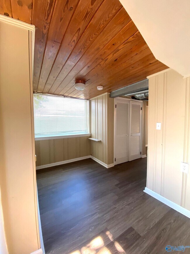 Building Photo - 6504 Whitesburg Dr
