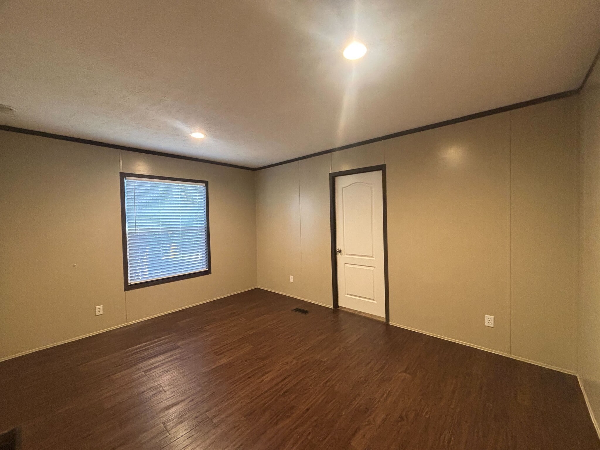 Building Photo - 606 Eloise St