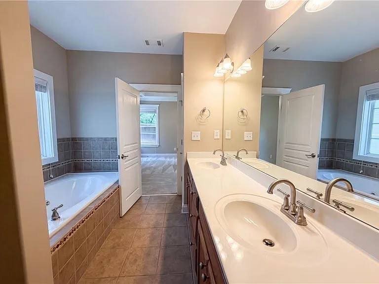 Building Photo - 2983 Boulder Walk Ct SE
