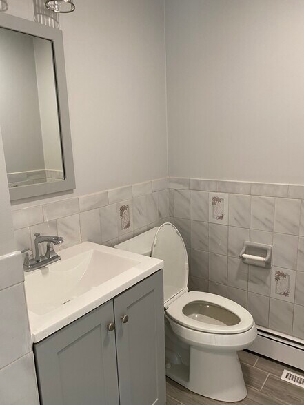 Building Photo - 17 Piermont St