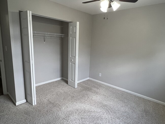 Building Photo - 405 Shade Tree Lane