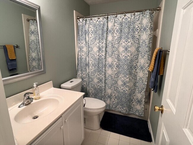 Building Photo - 1721 Fox Ridge Ct