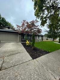 Building Photo - Newly Remodeled and updated Home near Fann...