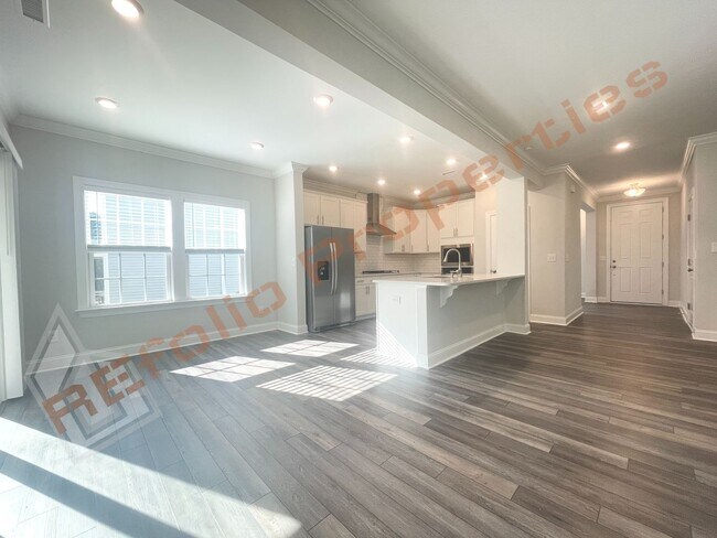 Building Photo - Beautiful 5 Bedroom 2-Car Garage Home with...