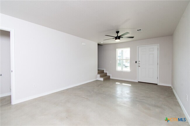 Building Photo - 802 White Meadow Ln