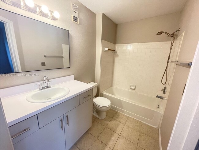 Building Photo - 3390 Pinewalk Dr N