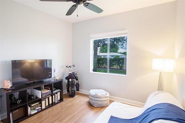Building Photo - 2412 Venetian Way