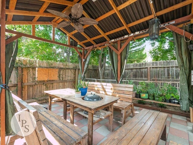 Building Photo - SOLAR!!!!  Fresno NorthEast Home, 4BR/2.75...