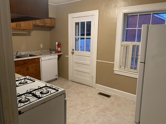 Building Photo - 3902 Calvin Dr