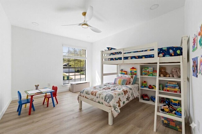 Building Photo - 1707 Yucca Ln