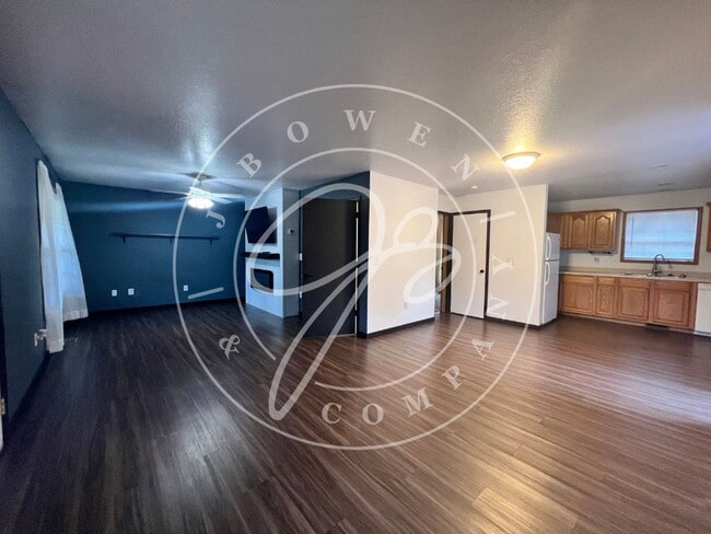 Building Photo - "Charming 3-Bedroom Home in Oregon.– Spaci...